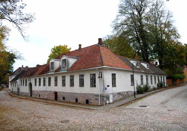 Fil:Kommandantgaarden i Fredrikstad.jpg
