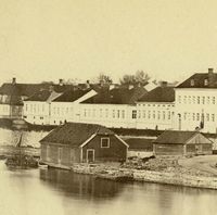 Bullgården helt til høyre. Foto: Stangebyesamlingen / Fredrikstad Museum (ca 1900).