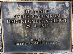 Minneplate for omkomne i Lillestrøm under det britiske nattangrepet på Kjeller 29.04.1944. Oppsatt av Lillestrøm Historielag.
