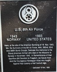 Minneplate for US 8th Air Force dagangrep på Kjeller 18.11.1943.