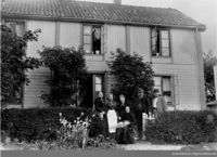 Kirsten Flagstads familie ved Strandstuen, året før hun ble født. Foto: Kirsten Flagstad Museum/Anno museum (1894).