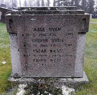 Familien Hvam/Næss sitt gravsted. Aage Hvam var tannlege på Raufoss fra 1931 til 1981. Foto: Tor Olav Haugland (2020).