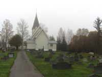 6. Mogreina kirke og kirkegård 2012.jpg