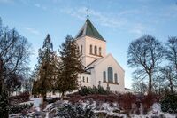 Ullern kirke er bydelens landemerke. Foto: Leif-Harald Ruud (2014).